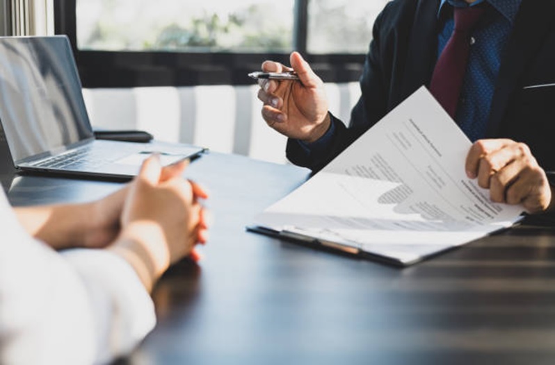 Residential Lease Notice Requirements and Landlord Legal Compliance 